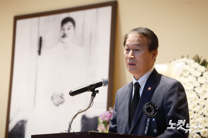권오을 국가보훈부 장관이 26일 오전 서울 중구 안중근의사기념관에서 열린 순국 116주기 추모식에서 추모사를 하고 있다.