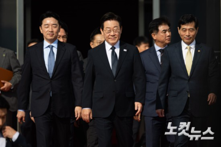 이재명 대통령이 지난해 11월 국회에서 2026년도 예산안에 대한 시정연설을 마친 후 본청을 나서고 있다. 윤창원 기자