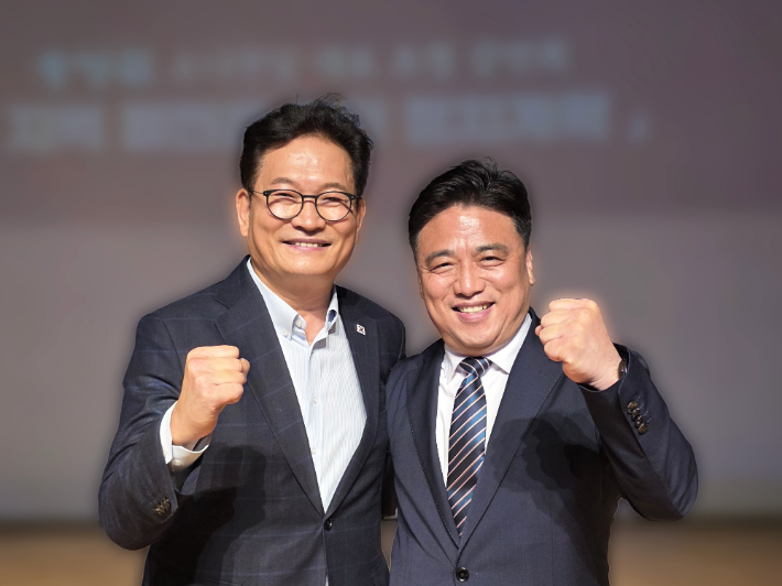 박노원 장성군수 예비후보가 28일 선거사무소 개소식을 한 가운데, 후원회장을 맡은 송영길 전 더불어민주당 대표가 직접 참석해 퍼포먼스를 하고 있다. 박노원 후보 측 제공  