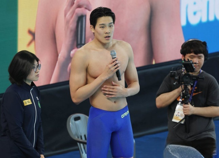 김영범이 인터뷰를 하고있다. 연합뉴스