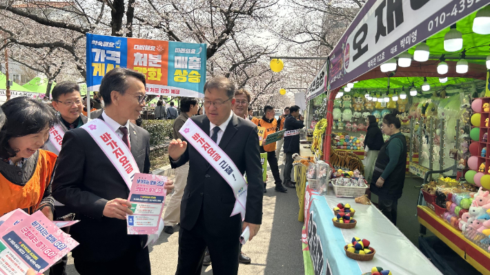 진해군항제 바가지요금 근절 민관합동 캠페인. 경남도청 제공