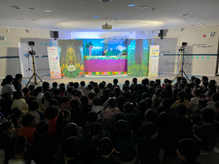 광주광역시 빛고을국민안전체험관은 어린이들의 안전의식을 높이기 위해 매주 목요일 '어린이 안전 인형극'을 선보인다. 광주광역시 제공