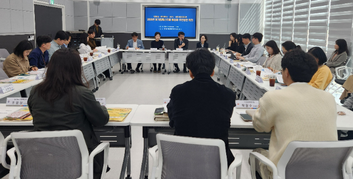 전라남도는 '2026 빛가람 페스티벌'의 성공적 개최와 관련해 지난 26일 나주 빛가람 복합문화체육센터에서 이전공공기관 회의를 개최했다. 전라남도 제공