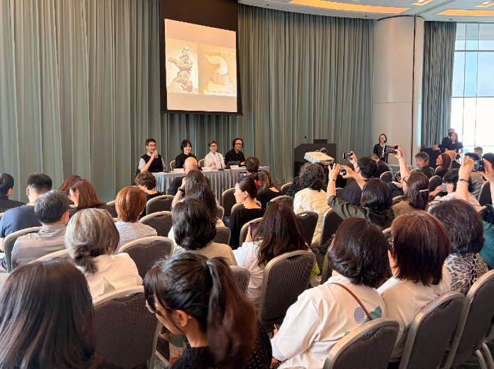 광주비엔날레는 26일 오후 2시(현지시간) 홍콩 컨벤션센터에서 제16회 광주비엔날레 '너는 네 삶을 바꿔야 한다' 해외홍보설명회를 열고 성황리에 마쳤다. 광주비엔날레 제공