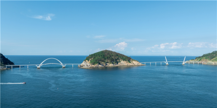 고군산군도 해안 트래킹코스 인도교 제1,2교 전경. 군산시 제공