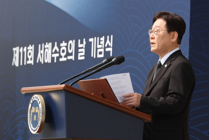 이재명 대통령이 27일 국립대전현충원에서 서해수호의 날 기념사를 하고 있다. 연합뉴스