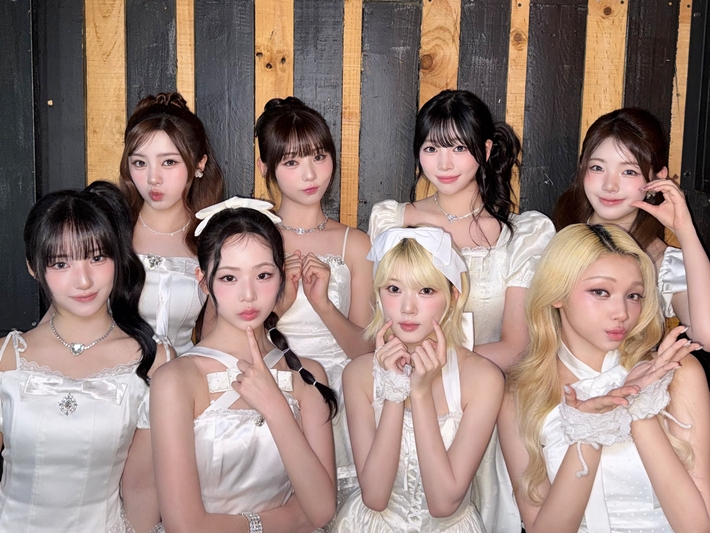 유니스는 진현주·나나·젤리당카·코토코·방윤하·엘리시아·오윤아·임서원 등 8인으로 이루어져 있다. 유니스 공식 트위터