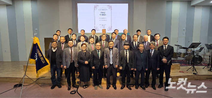 지난 26일 칠암교회(김성수 목사)에서 열린 진주시성시화운동본부 본부장 이취임식.  허규진 선교콘텐츠국장