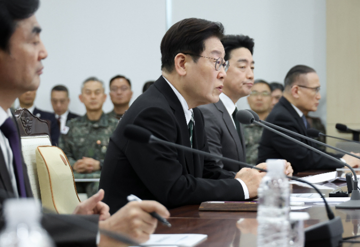 이재명 대통령이 27일 서울 국방부에서 열린 전군주요지휘관회의에서 발언하고 있다. 연합뉴스