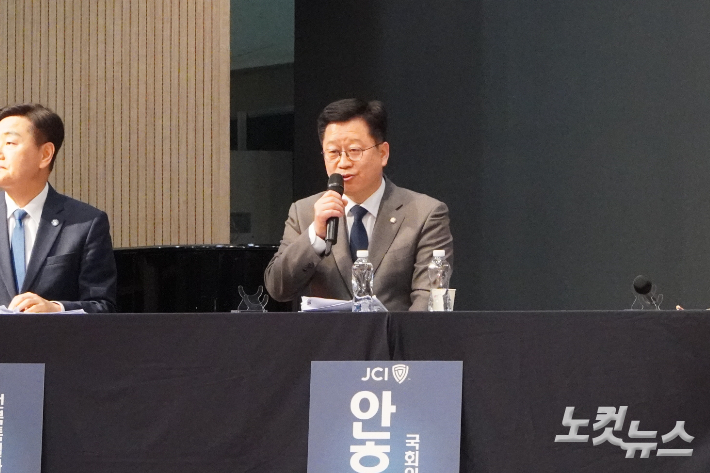 토론에서 질의하는 안호영 의원. 심동훈 기자