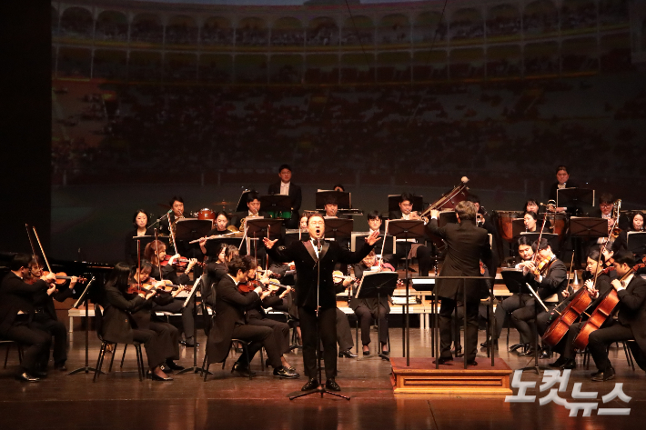 27일 영화의전당 하늘연극장에서 열린 부산CBS교향악단과 함께하는 CBS콘서트 '출항-Voyage to the New World'에서 바리톤 우주호가 무대에 올랐다. 설유정PD