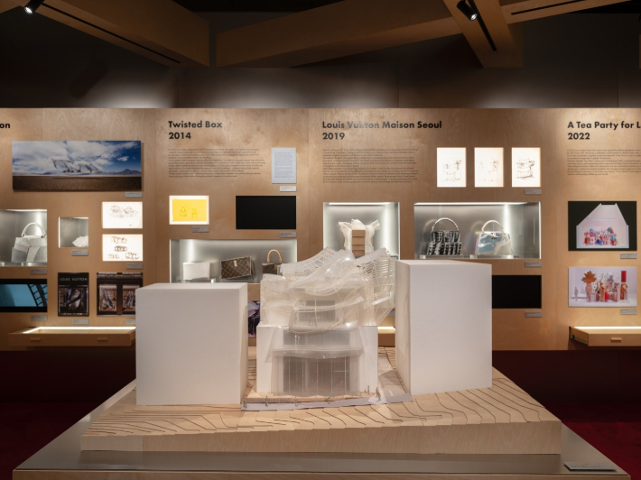 루이 비통이 2026 아트 바젤 홍콩의 공식 파트너로 참여해, 세계적인 건축가 프랭크 게리(Frank Gehry)와의 협업을 조명하는 전시를 선보인다. 루이 비통 제공