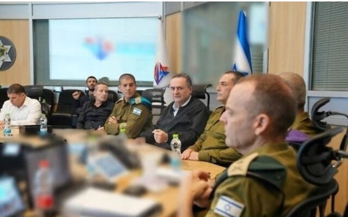 이스라엘 카츠 이스라엘 국방장관(가운데). 연합뉴스