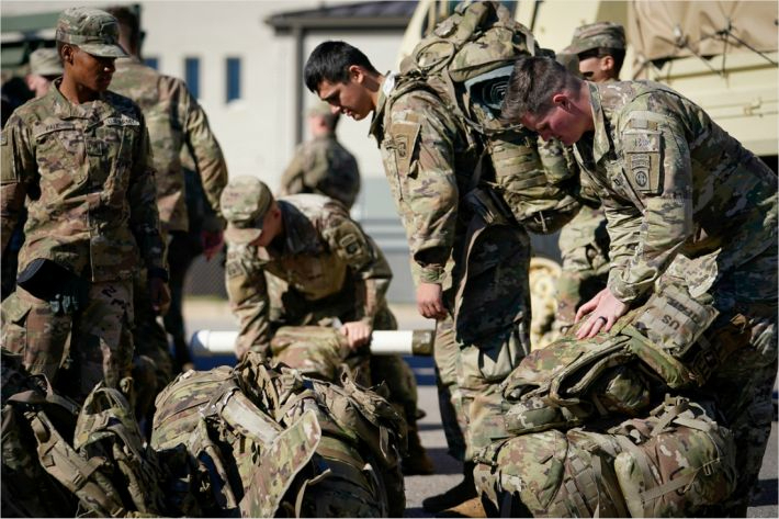 미 82공수사단 소속 군인들. 연합뉴스