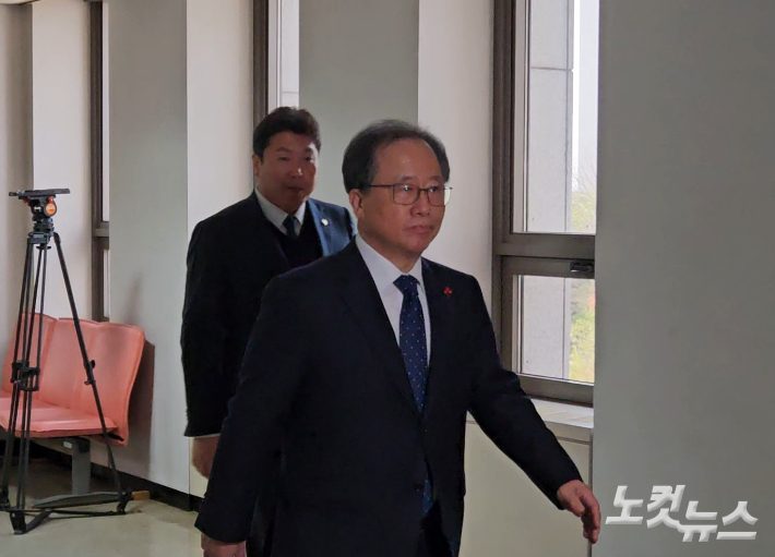 1심 당시 재판정을 나서는 김석준 교육감. 김혜민 기자