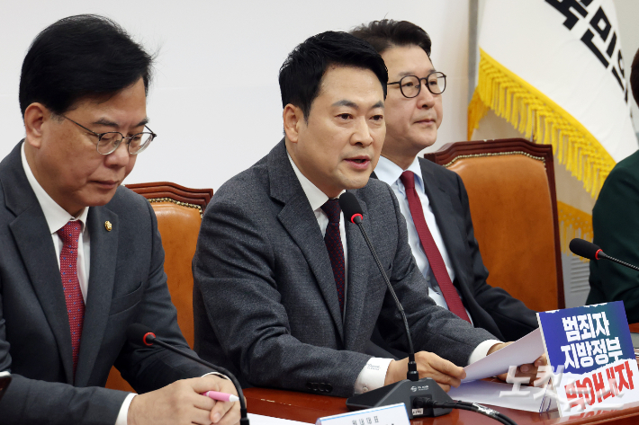 국민의힘 장동혁 대표가 서울 여의도 국회에서 열린 최고위원회의에서 발언을 하고 있다. 윤창원 기자