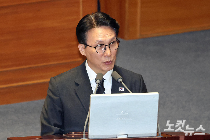 김민석 국무총리가 질의에 답변하고 있다. 박종민 기자