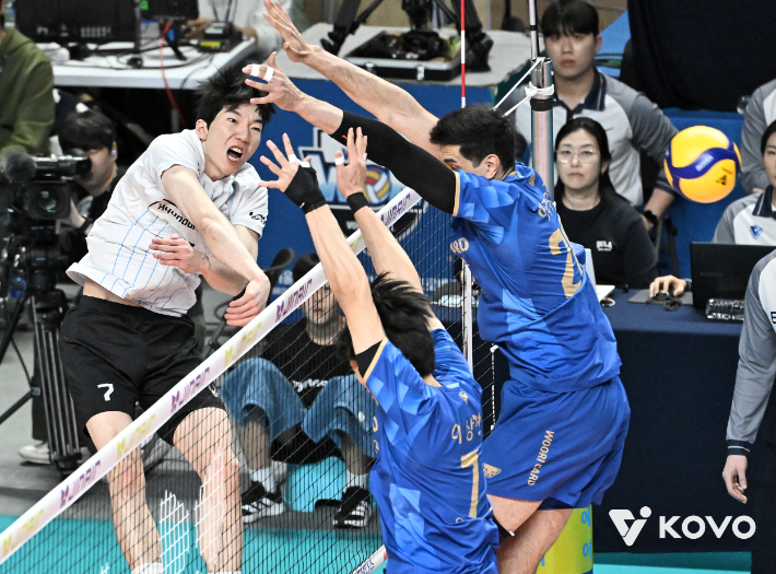 현대캐피탈과 우리카드의 경기. 한국배구연맹