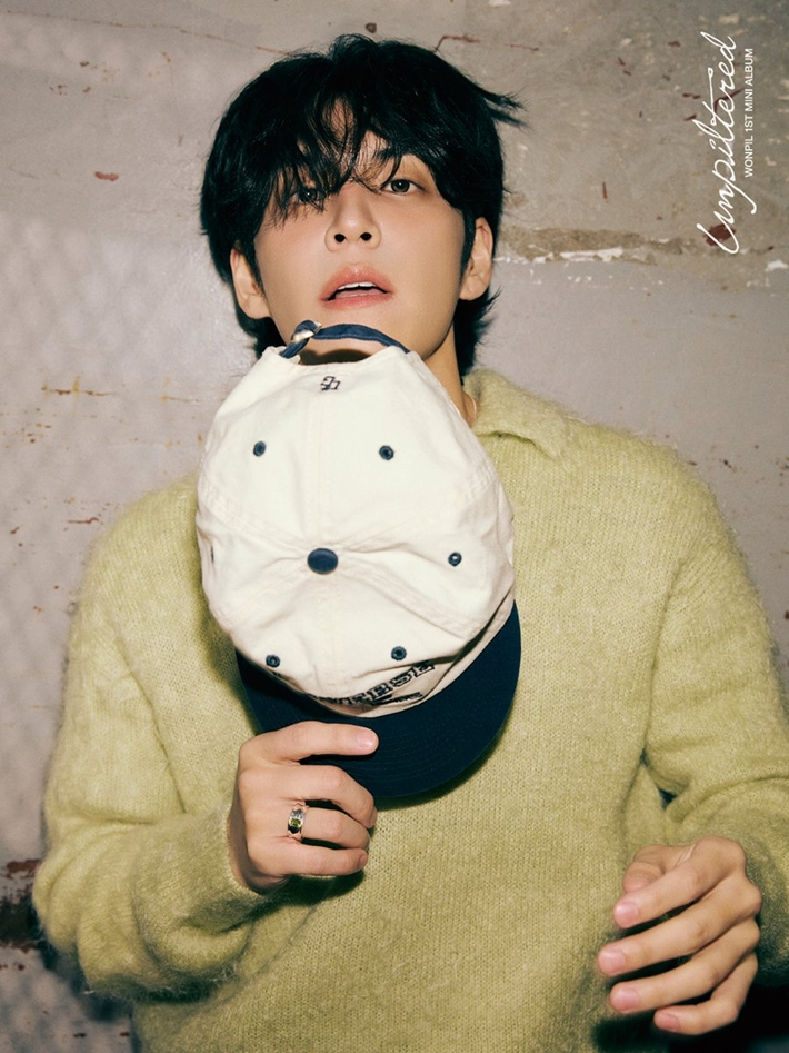 원필이 솔로 앨범을 내는 건 정규 1집 '필모그래피' 이후 약 4년 만이다. 데이식스 공식 트위터