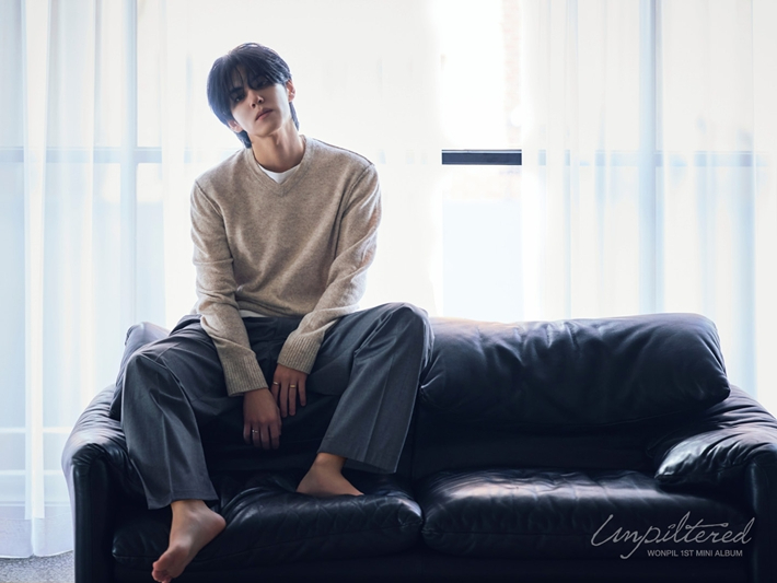 원필은 '사랑병동' 뮤직비디오 촬영 당시 살이 많이 빠진 상태였다고 밝혔다. 데이식스 공식 트위터