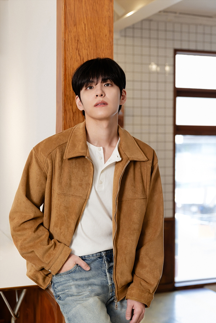 원필은 지난 24일 오전 서울 강남구의 한 카페에서 미니 1집 '언필터드' 발매 기념 라운드 인터뷰를 열었다. JYP엔터테인먼트 제공