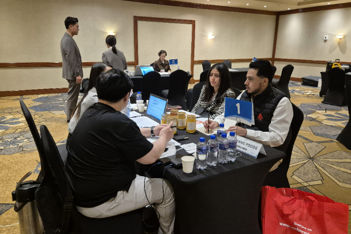 전라남도가 해외 기업을 대상으로 수출상담회를 펼치고 있다. 전라남도 제공