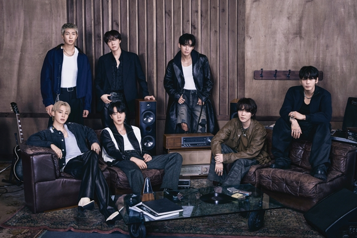 그룹 방탄소년단은 지난 20일 발매된 정규 5집 '아리랑'으로 빌보드 메인 앨범 차트 '빌보드 200' 1위에 올랐다. 빅히트 뮤직 제공 