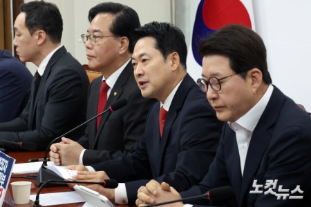 최고위원회의 발언하는 장동혁 대표