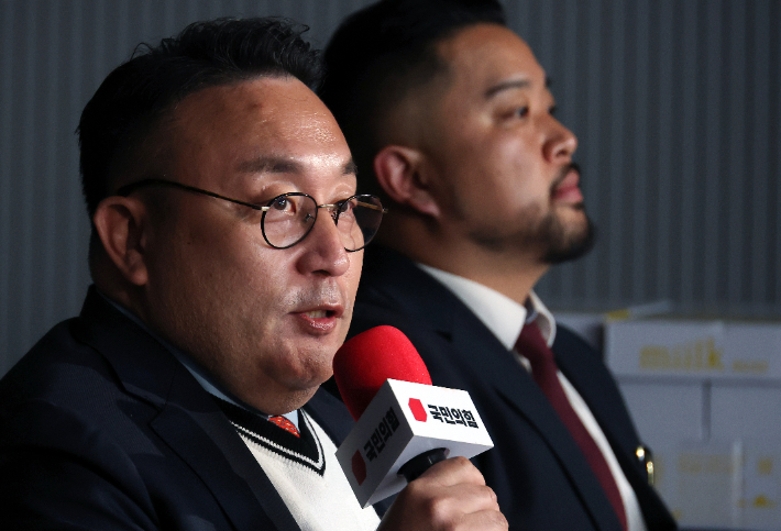 방송인 이혁재가 26일 서울 영등포구 여의도 중앙당사에서 열린 광역의원 비례 청년 공개 오디션 본선 심사에 앞서 모두발언을 하고 있다. 연합뉴스