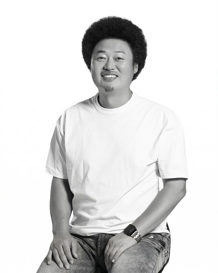 코미디언 윤택. 디씨엘이엔티 제공