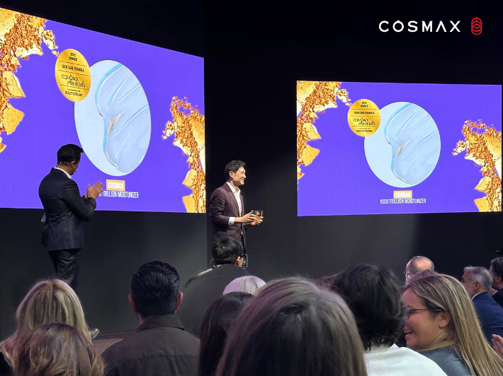 코스맥스가 제57회 '코스모프로프 볼로냐 2026'에서 '코스모팩 어워즈' 스킨케어 제형 부문 대상을 수상했다. 사진은 이병주 코스맥스비티아이 부회장(대표이사). 코스맥스 제공