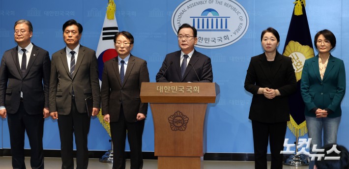 김부겸 전 국무총리가 30일 서울 여의도 국회 소통관에서 6.3 지방선거 대구시장 출마를 공식 선언하고 있다.