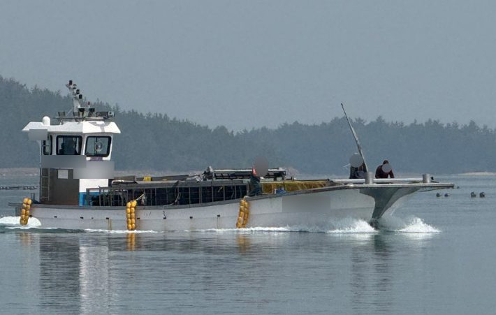 목포해경이 해기사 면허 없이 양식장 관리선을 운항한 30대 선장 A씨, 50대 선장 B씨, 60대 선장 C씨 등 총 3명을 적발했다. 목포해양경찰서 제공