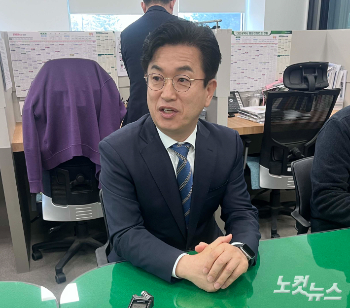 허태정 전 대전시장이 26일 대전시청 기자실에서 경선 관련 향후 계획을 설명하고 있다. 정세영 기자