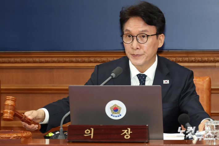 임시국무회의 주재하는 김민석 총리