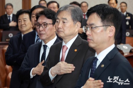 국민의례하는 김민석 국무총리