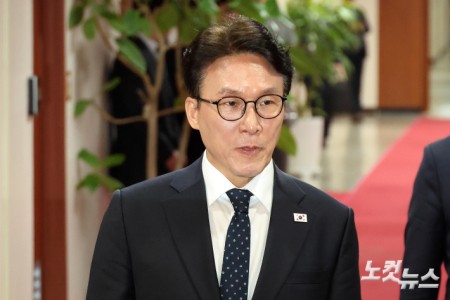 임시국무회의 참석하는 김민석 총리