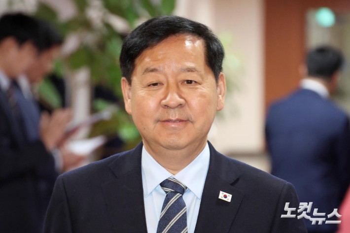 임시국무회의 참석하는 구윤철 부총리