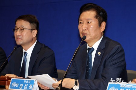 더불어민주당 정청래 대표가 30일 서울 여의도 국회 의원회관에서 열린 서울 현장 최고위원회의에서 발언을 하고 있다.