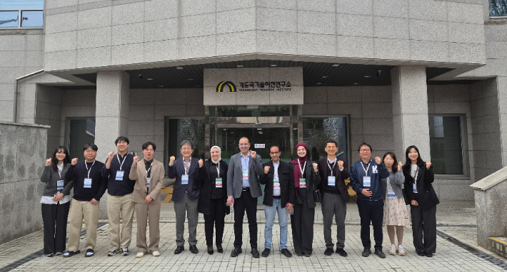 한기대 개도국기술이전연구소는 모로코 직업훈련교사 기술향상훈련 허브센터 행정인력 15명을 대상으로 27일부터 4월 10일까지 초청연수를 진행한다. 한기대 제공