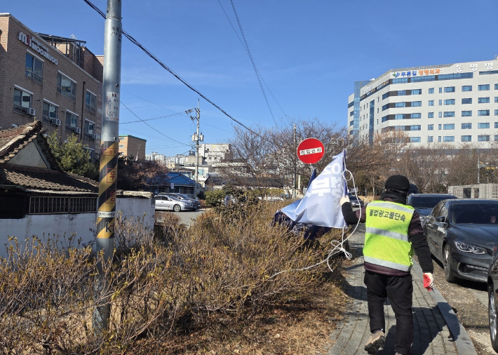 광주시는 개정 옥외광고물법에 따라 불법광고물 자동경고 발신시스템의 적용 대상을 확대 시행한다고 30일 밝혔다. 광주광역시 제공