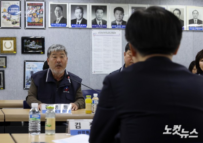 발언하는 한국노총 위원장
