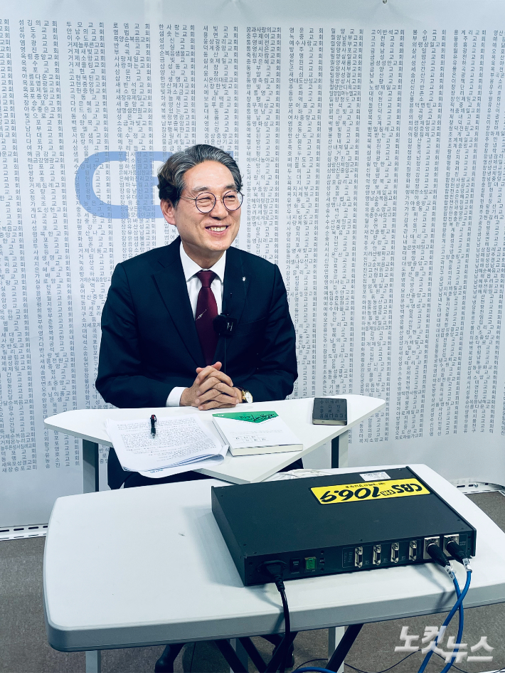 인제대학교 경영학과 원종하 교수(김해하늘영광교회 협동목사).  경남CBS