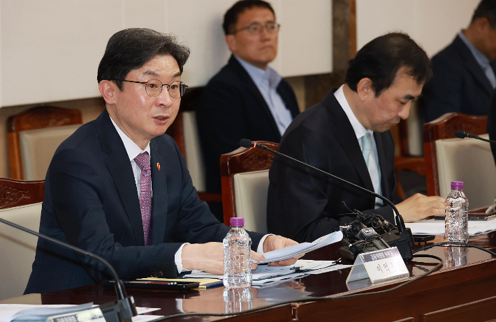 이억원 금융위원장이 30일 오후 서울 종로구 정부서울청사에서 중동상황 관련 금융부문 비상대응체계 가동을 위한 금융권 간담회를 개최했다. 금융위원회 제공