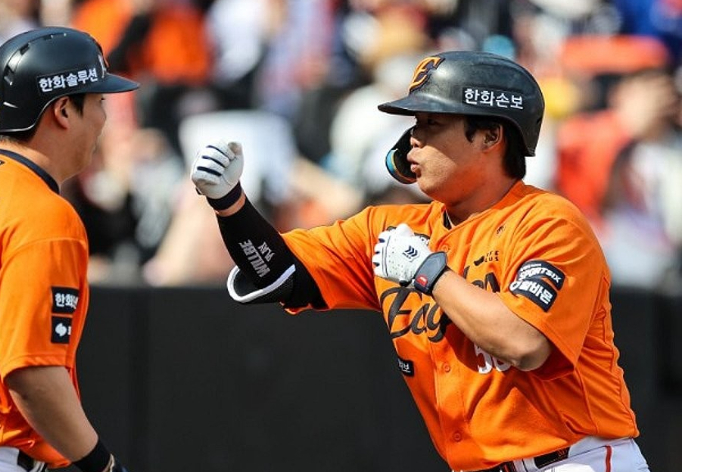 29일 대전 한화생명 볼파크에서 열린 2026 KBO리그 키움 히어로즈와 한화 이글스의 경기. 3회말 무사 1루 투런 홈런을 친 한화 강백호가 기뻐하며 그라운드를 돌고 있다. 한화 이글스 