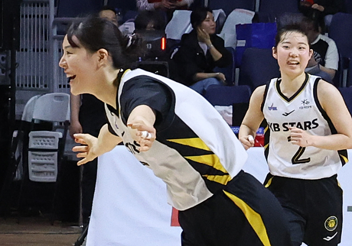 3점 슛 성공시킨 박지수. 연합뉴스