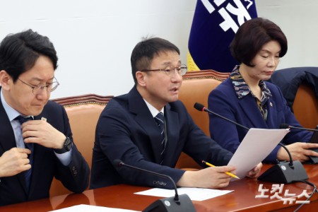 발언하는 한병도 원내대표