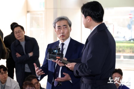 질문 답하는 신현송 한은 총재 후보자