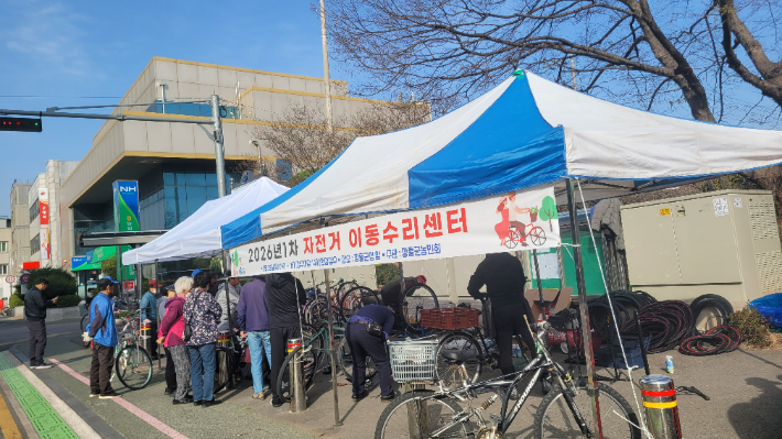 장흥 자전거 이동수리센터. 전남도의회 제공