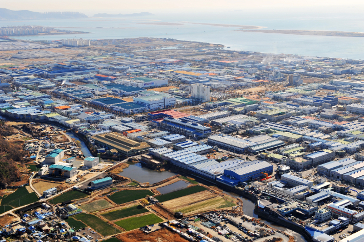 부산시가 산업단지 유치 업종 체계를 전면 개편한다. 부산경제진흥원 제공
